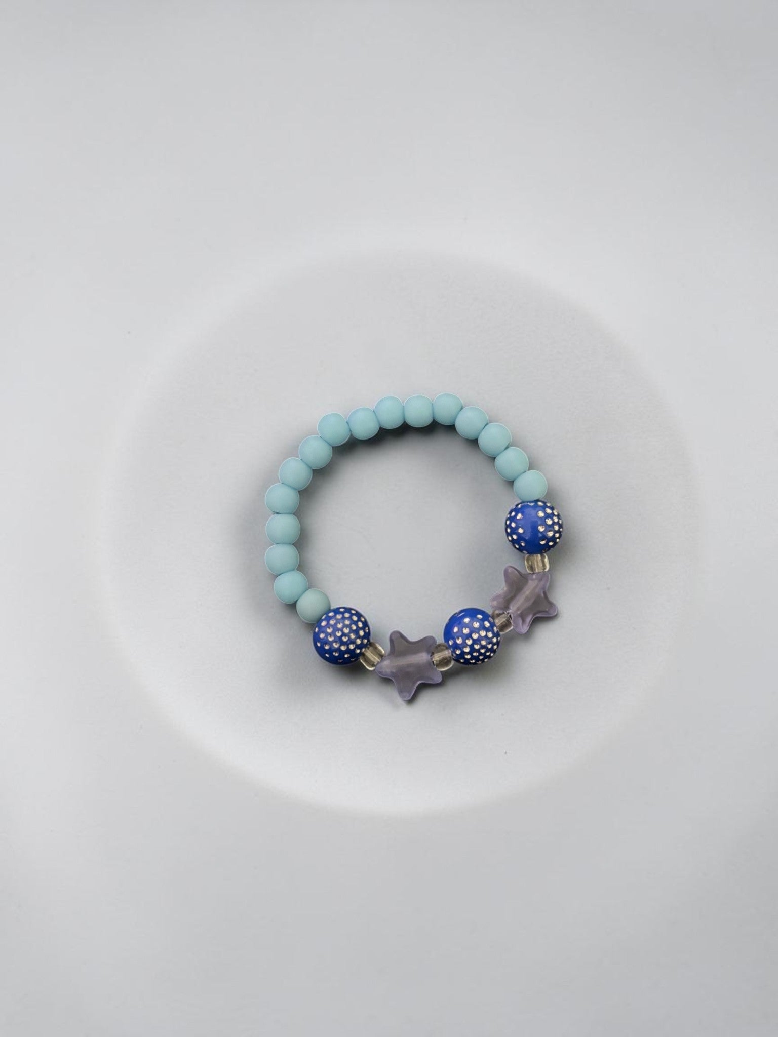Bracelet enfant petites étoiles bleu foncé brillant