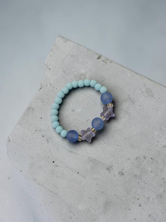 Bracelet enfant petites étoiles bleu foncé mat