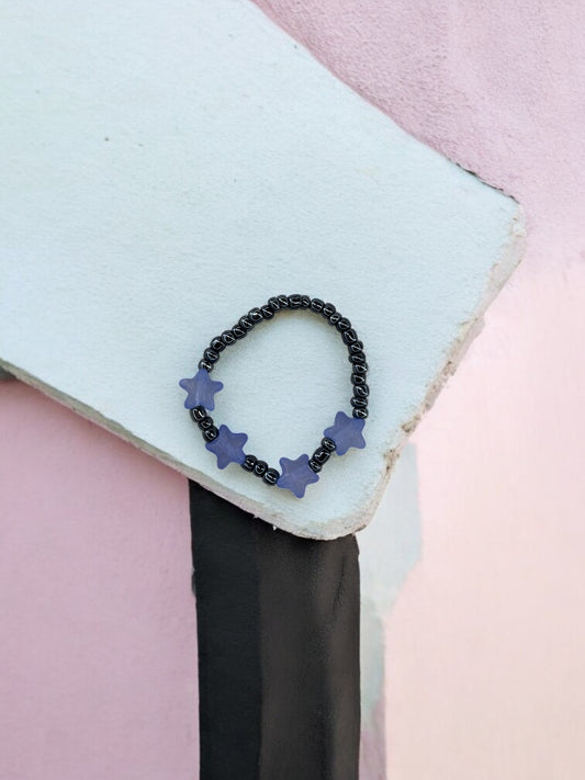 Bracelet enfant petites étoiles bleu foncé noir brillant