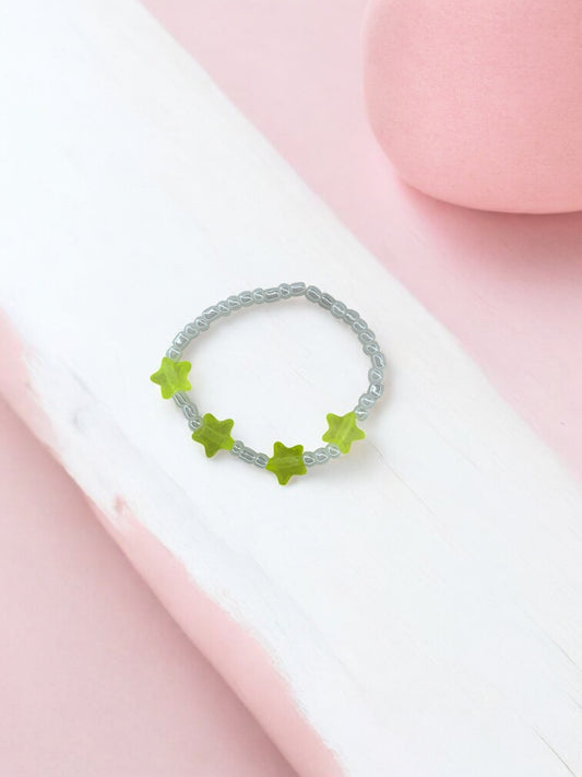 Bracelet enfant petites étoiles jaune fluo blanc nacré