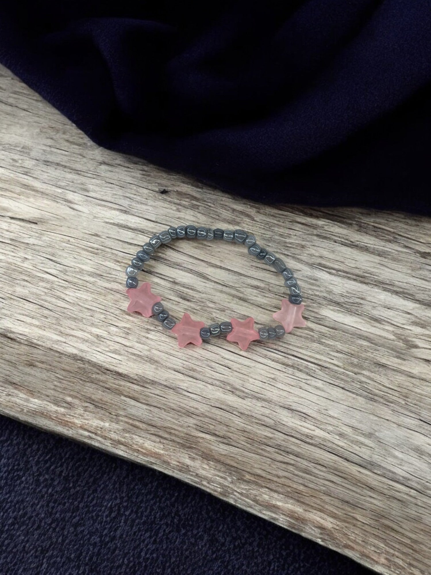 Bracelet enfant petites étoiles rose clair gris