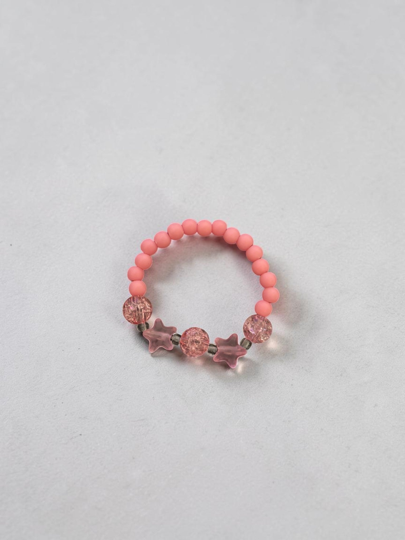 Bracelet enfant petites étoiles rose foncé craquelé