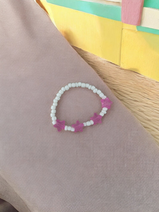 Bracelet enfant petites étoiles rose foncé blanc
