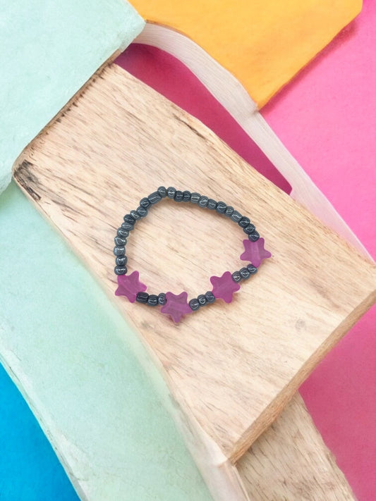 Bracelet enfant petites étoiles rose foncé gris