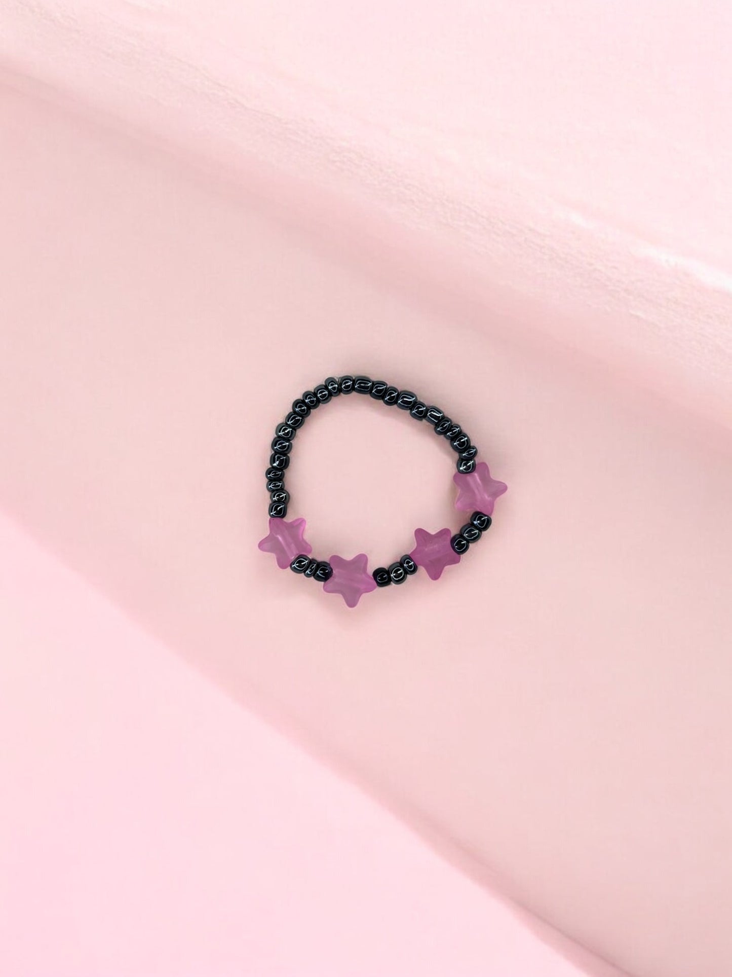 Bracelet enfant petites étoiles rose foncé noir brillant