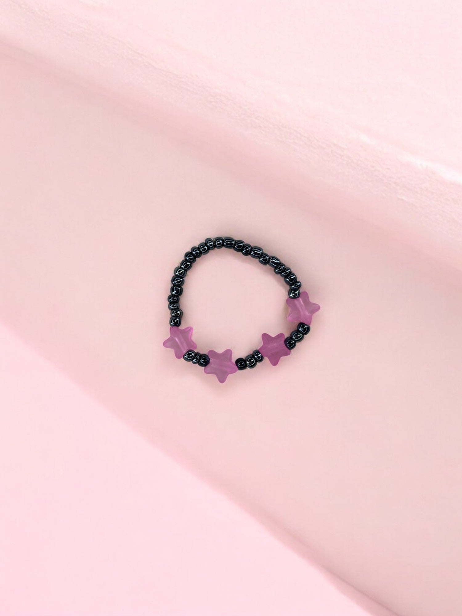 Bracelet enfant petites étoiles rose foncé noir brillant
