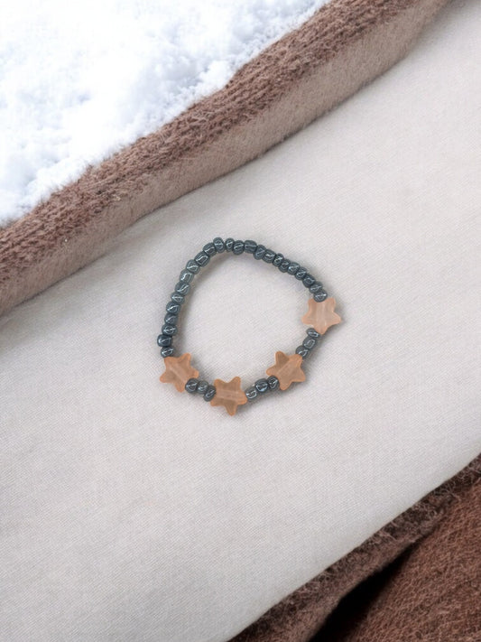 Bracelet enfant petites étoiles rose saumon gris