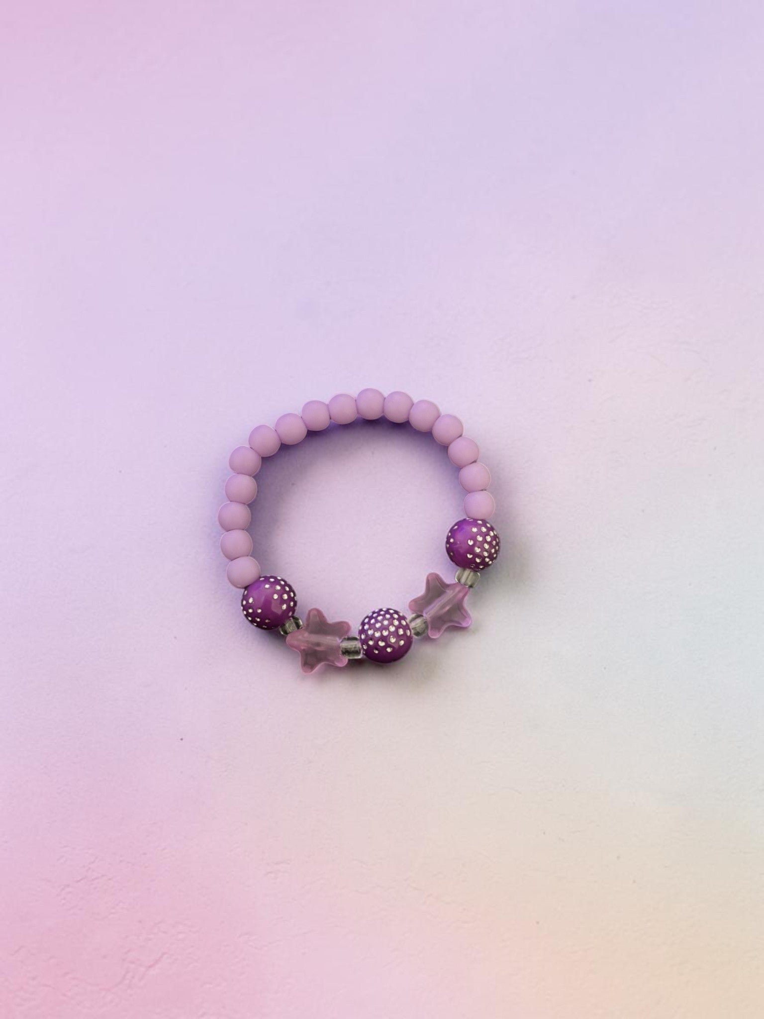 Bracelet enfant petites étoiles violet brillant