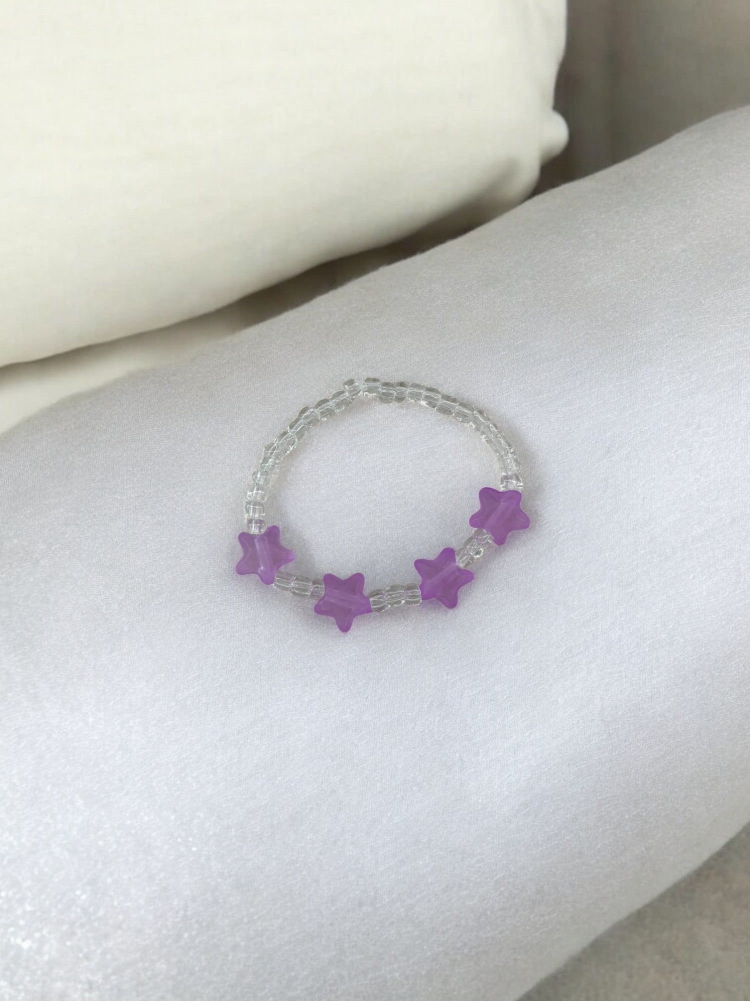 Bracelet enfant petites étoiles violet transparent