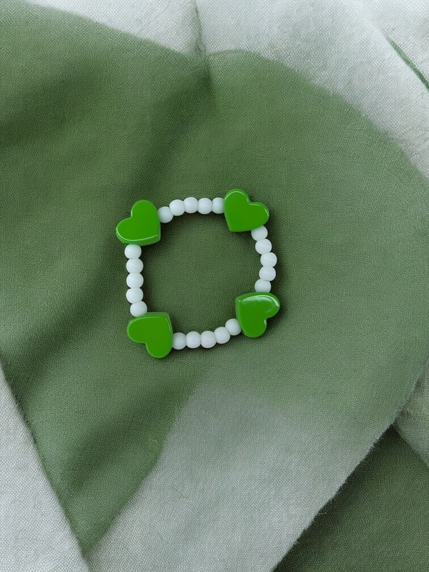 Bracelet enfant tour en coeur vert
