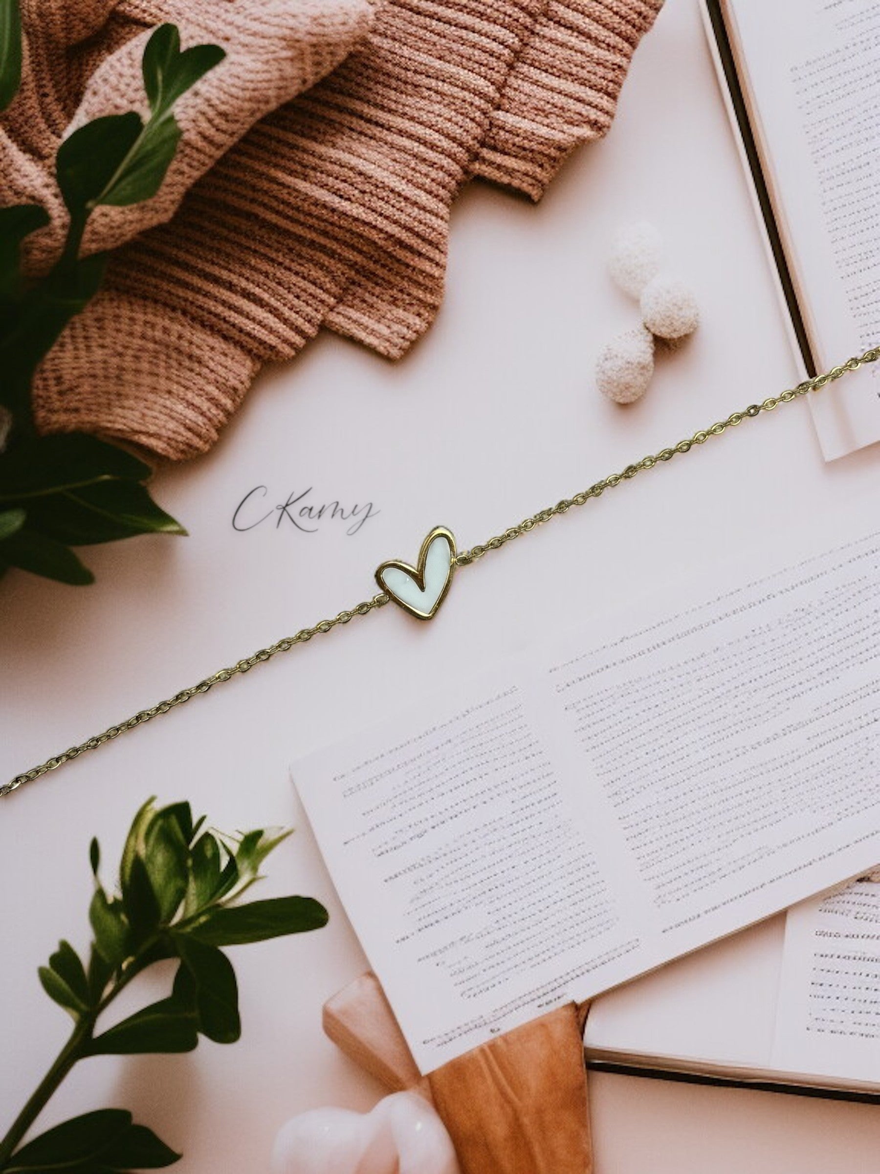 Bracelet femme chaînette doré coeur blanc