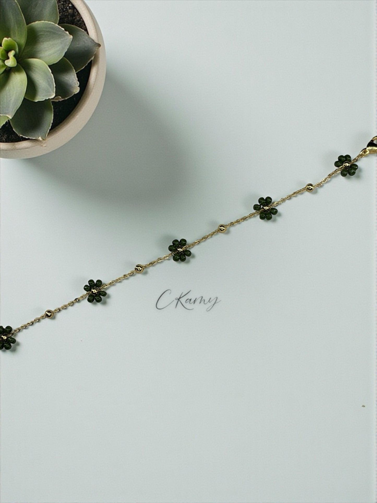 Bracelet femme chaînette doré fleurs vert kaki