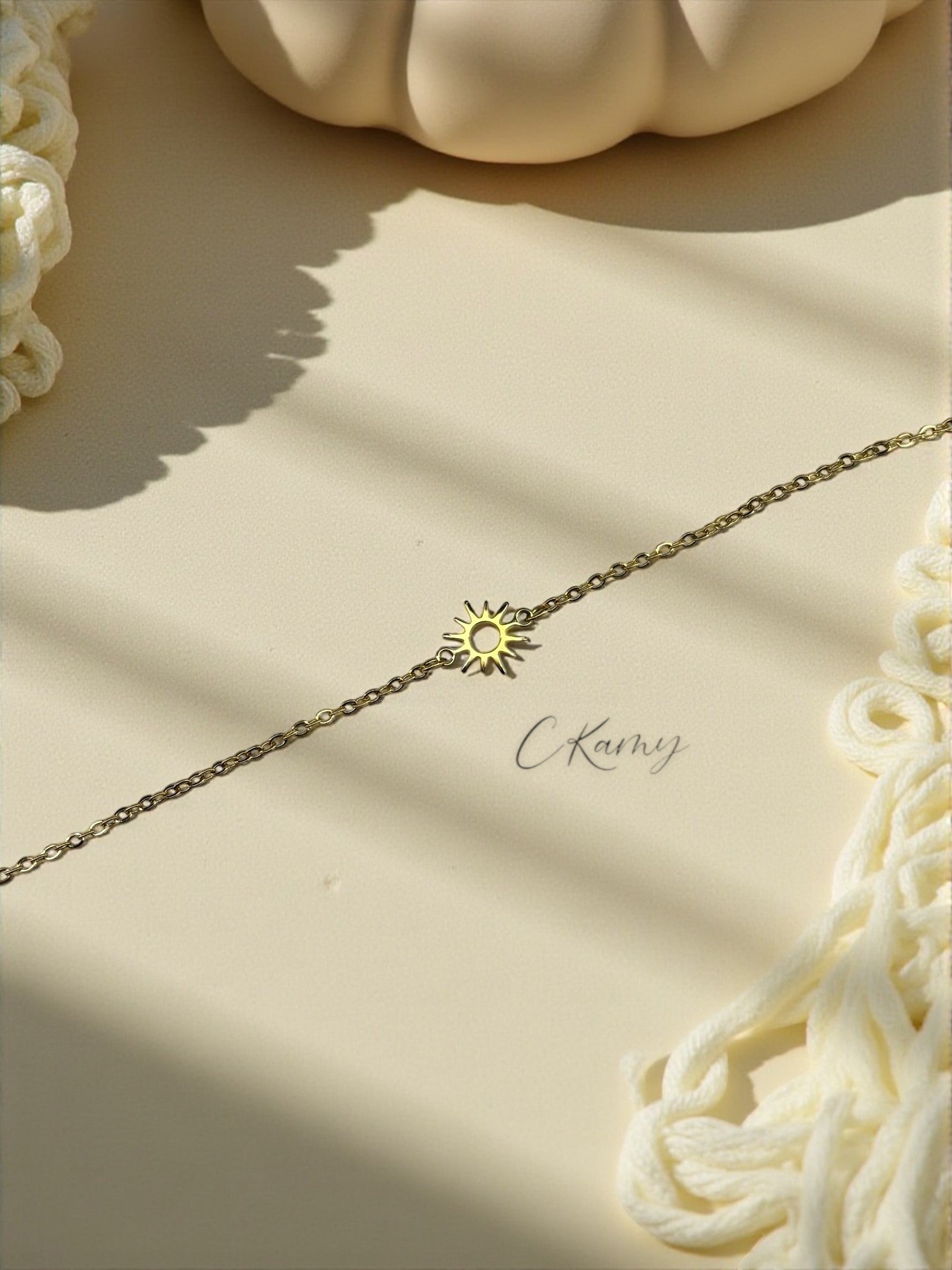 Bracelet femme chaînette doré soleil