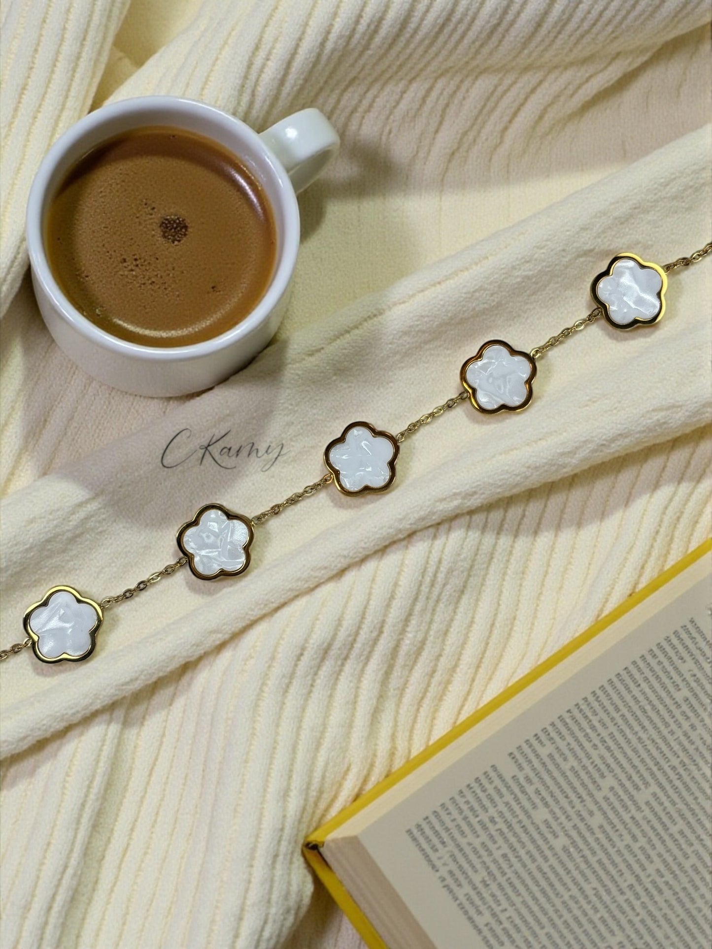 Bracelet femme chaînette doré trèfles blanc