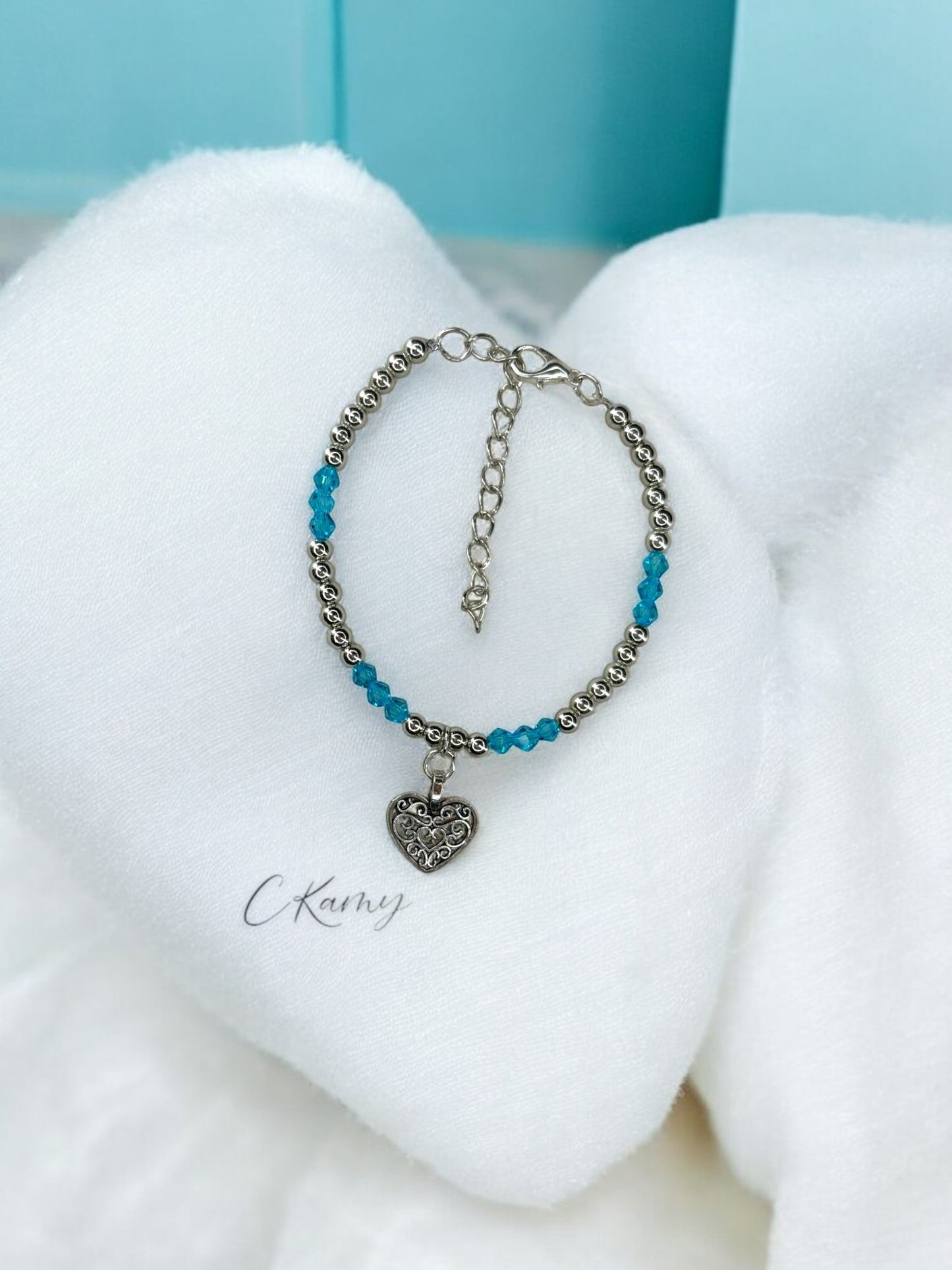Bracelet femme coeur ancien perles toupies bleu clair