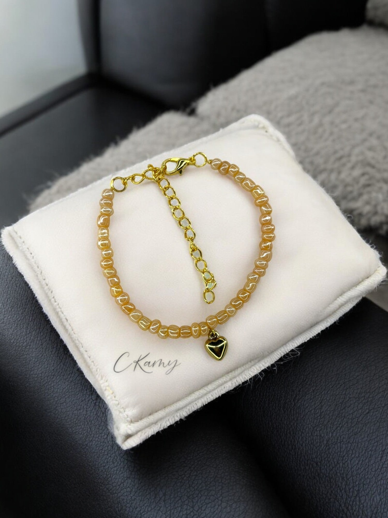 Bracelet femme coeur bombé rocaille beige