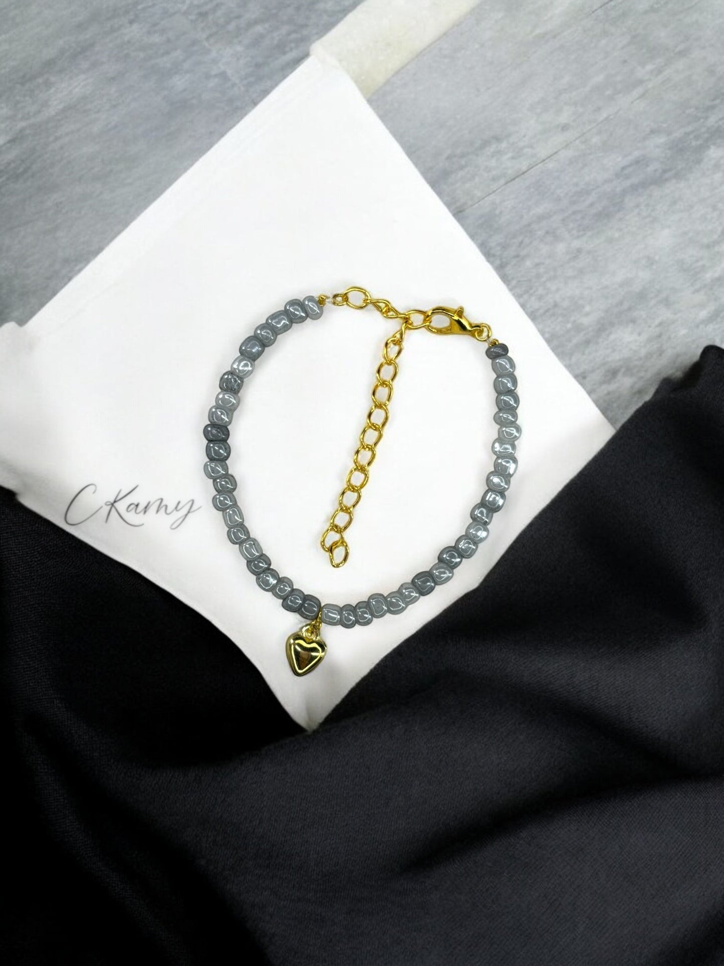 Bracelet femme coeur bombé rocaille gris tacheté clair
