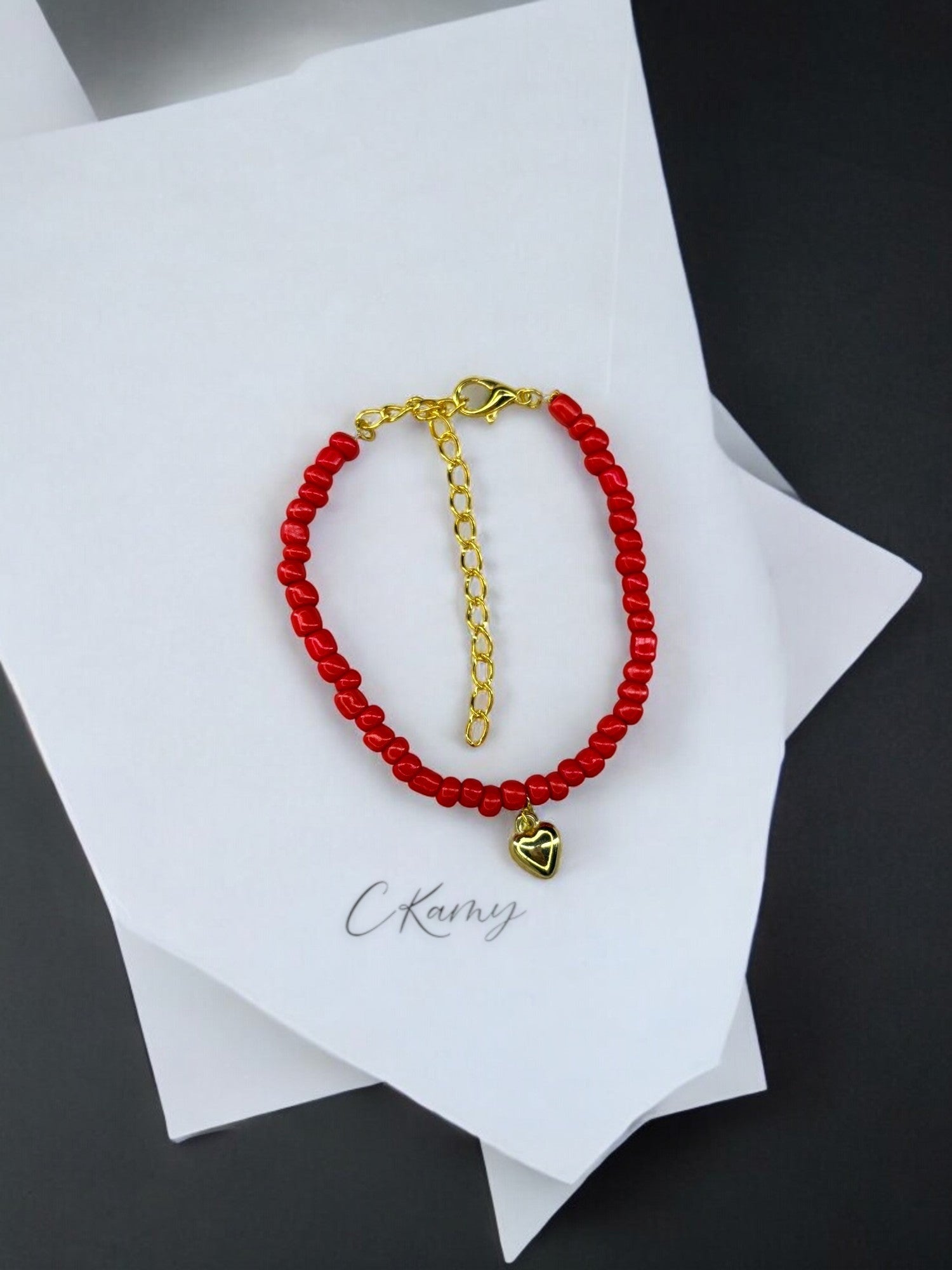 Bracelet femme coeur bombé rocaille rouge