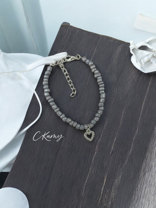 Bracelet femme coeur perlé rocaille gris clair