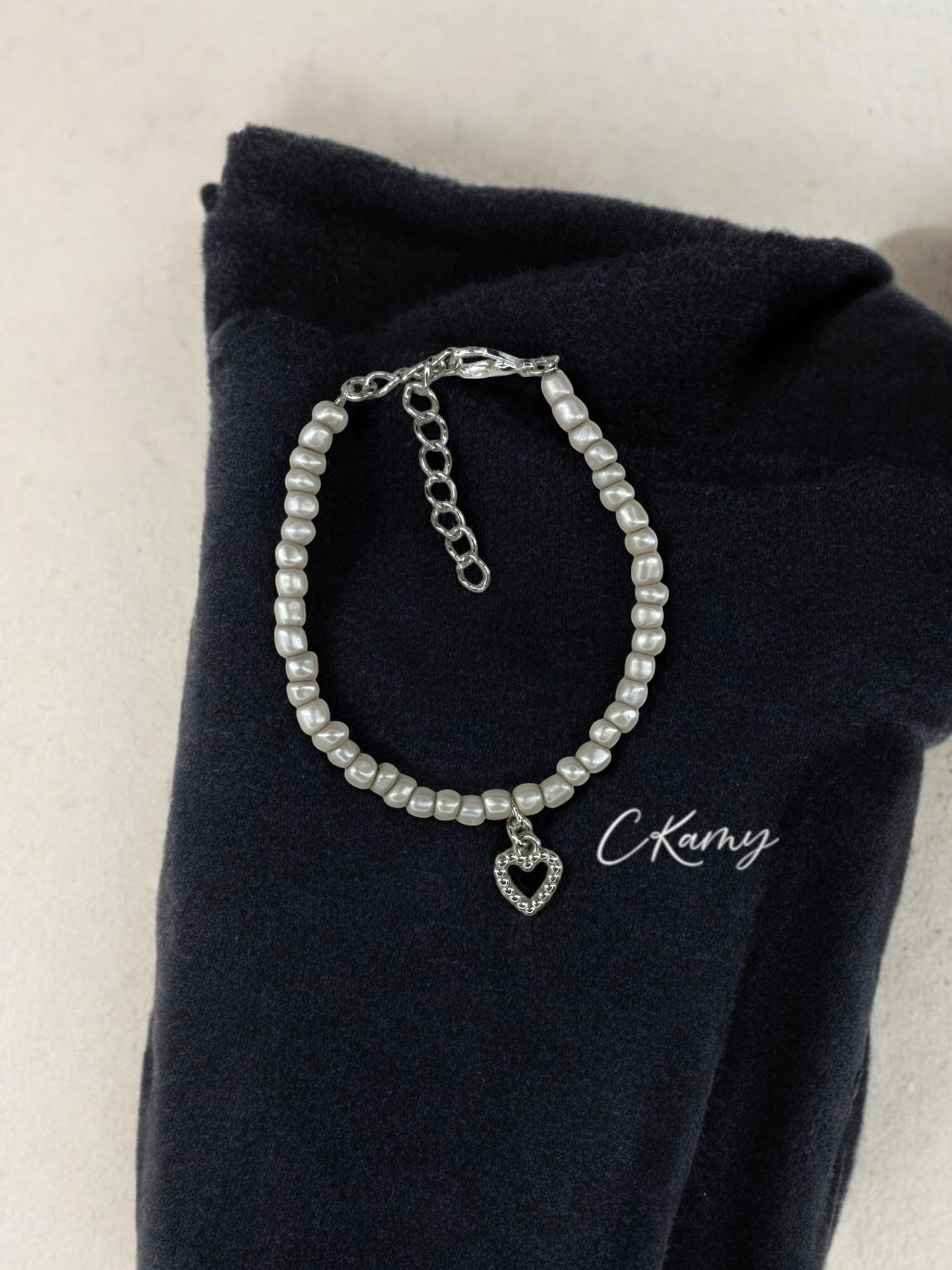 Bracelet femme coeur perlé rocaille gris galet