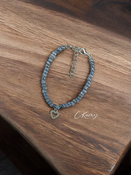 Bracelet femme coeur perlé rocaille gris tacheté foncé