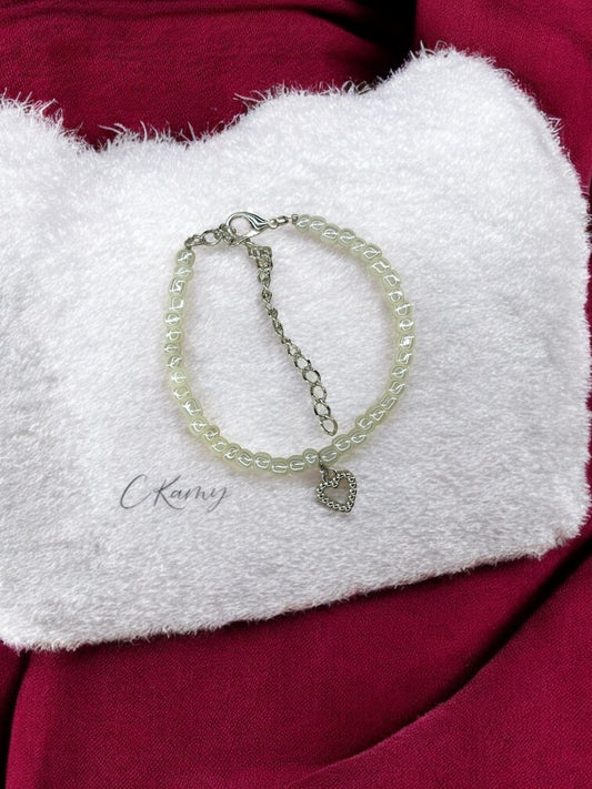 Bracelet femme coeur perlé rocaille nacré beige