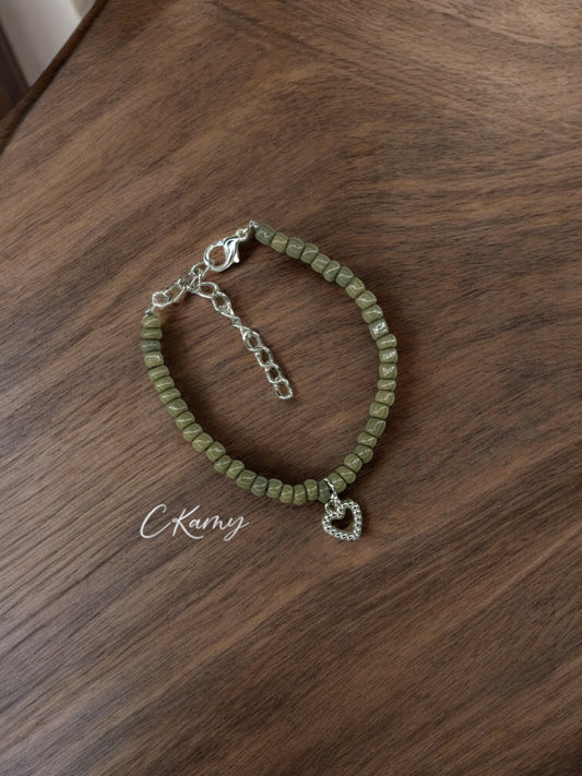 Bracelet femme coeur perlé rocaille vert kaki
