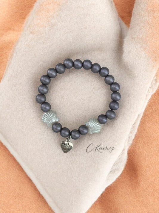 Bracelet femme coquillage nacré coeur gris mat