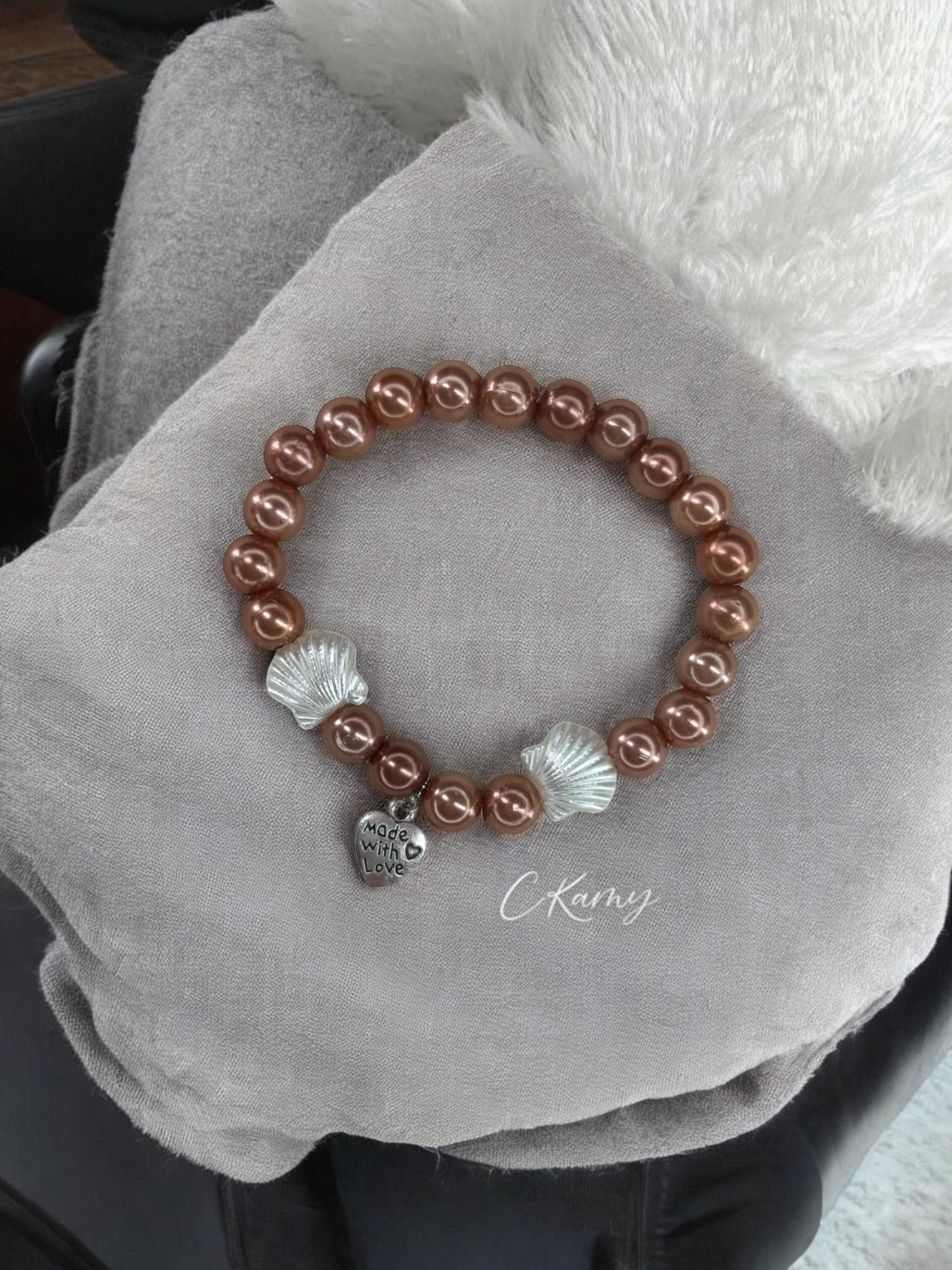 Bracelet femme coquillage nacré coeur marron clair brillant