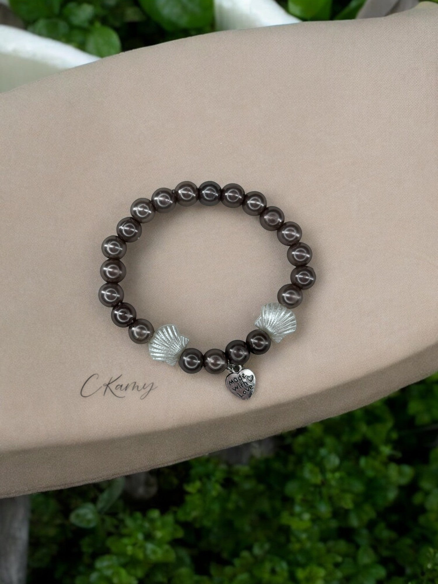 Bracelet femme coquillage nacré coeur marron foncé brillant