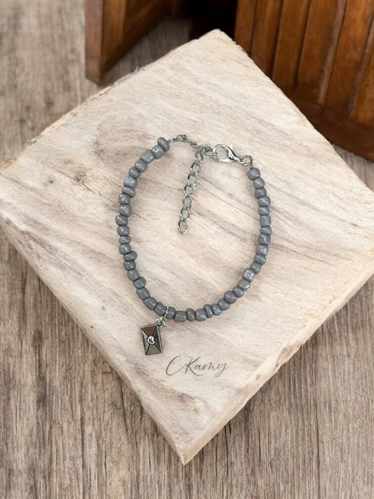Bracelet femme courrier rocaille gris clair