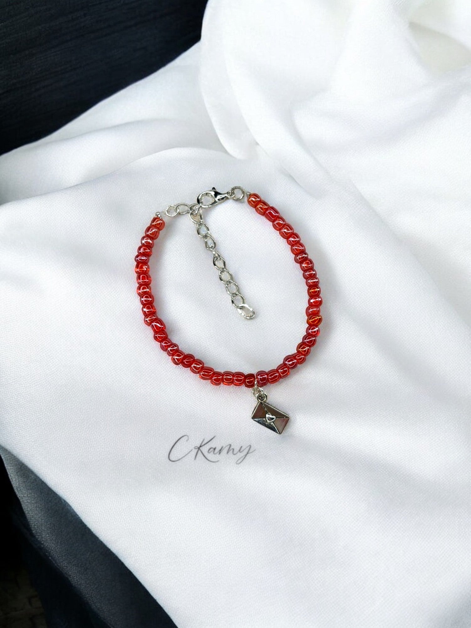 Bracelet femme courrier rocaille rouge transparent