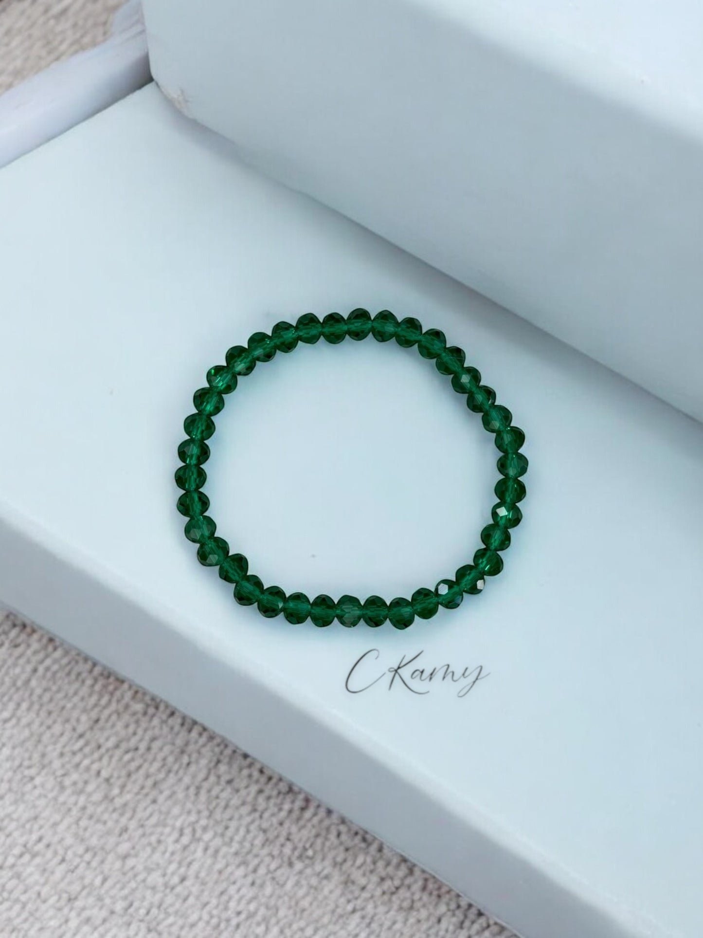 Bracelet femme facettes 6mm vert foncé transparent