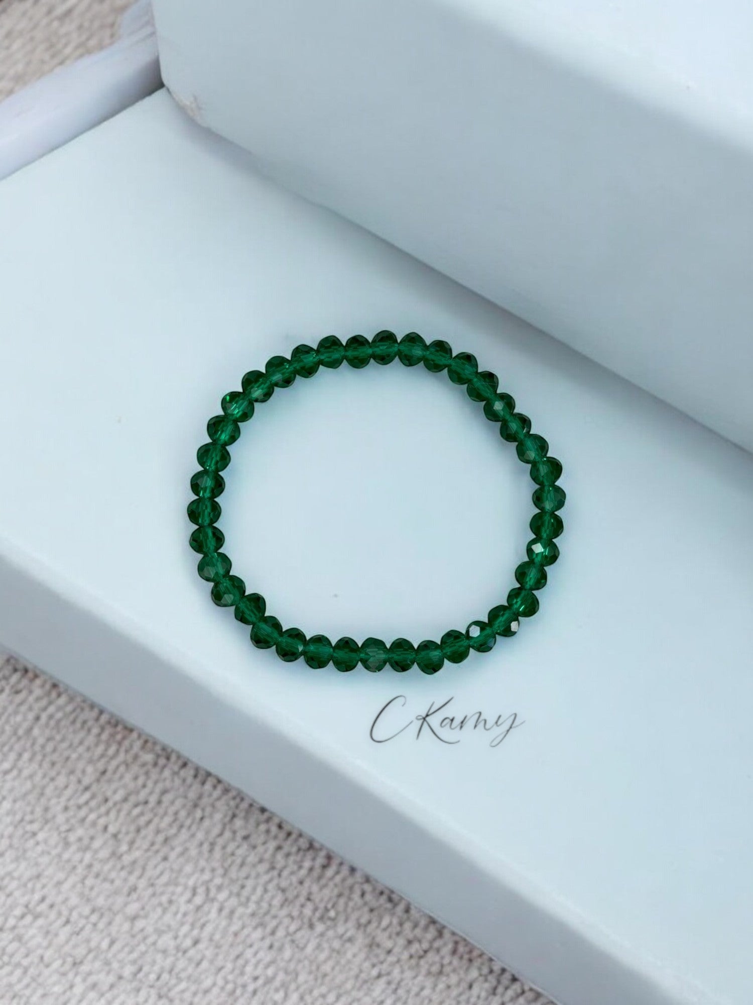 Bracelet femme facettes 6mm vert foncé transparent