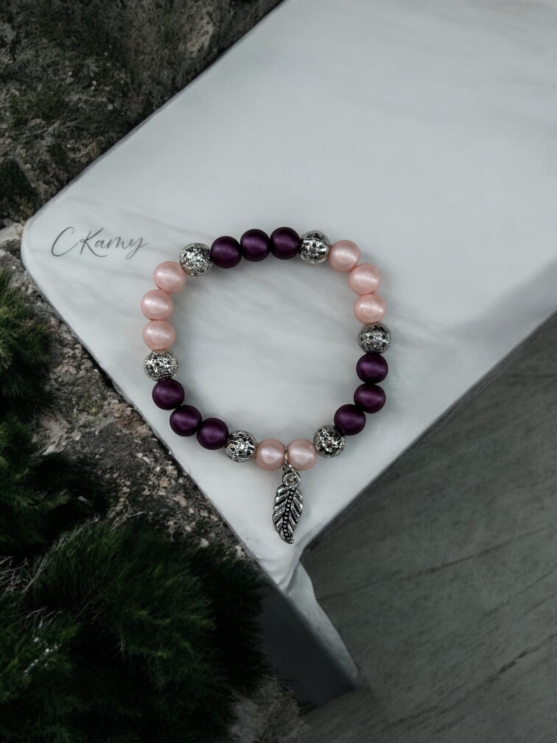 Bracelet femme feuille perles violet foncé rose clair