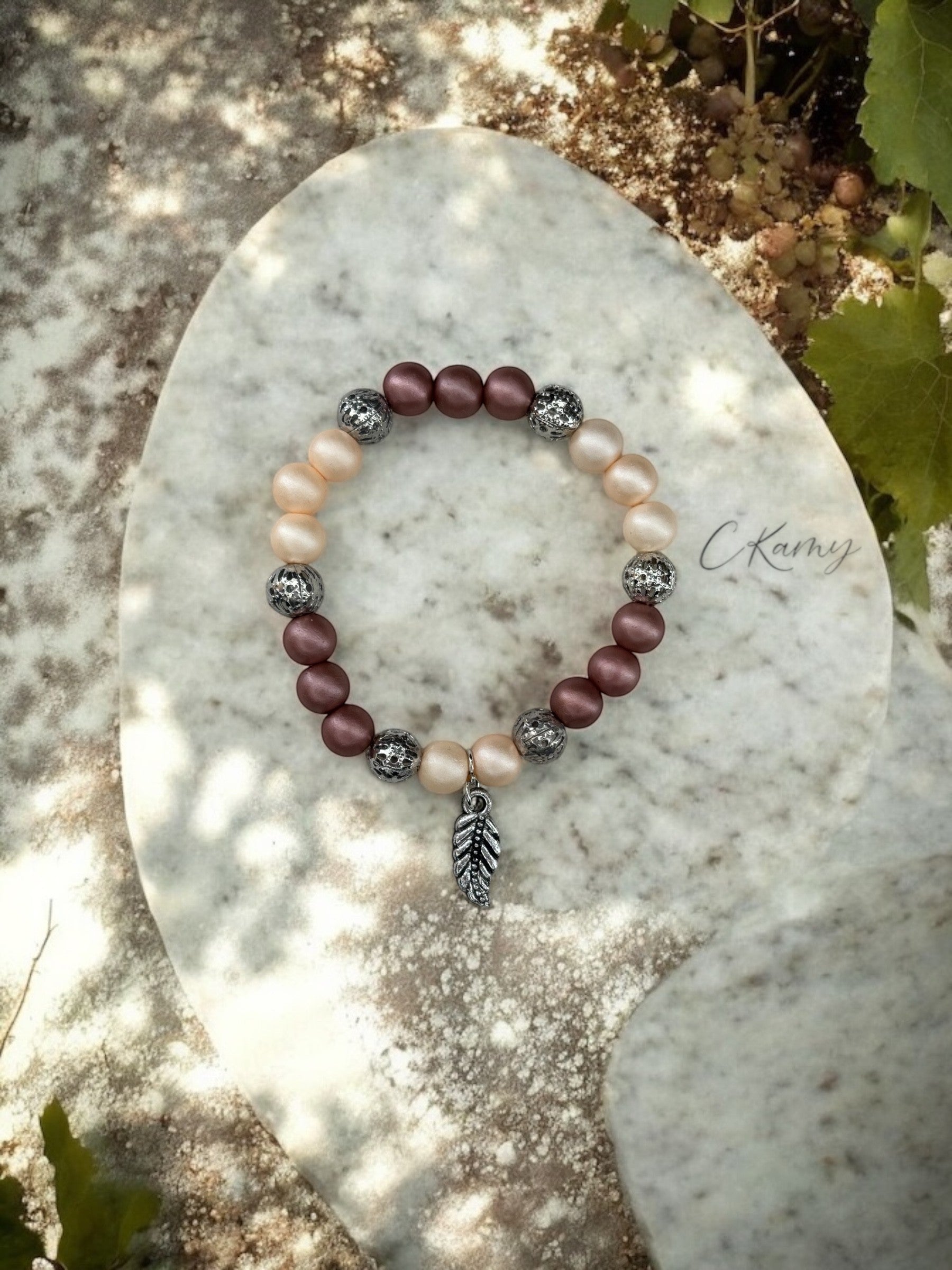 Bracelet femme feuille perles violet rosé crème