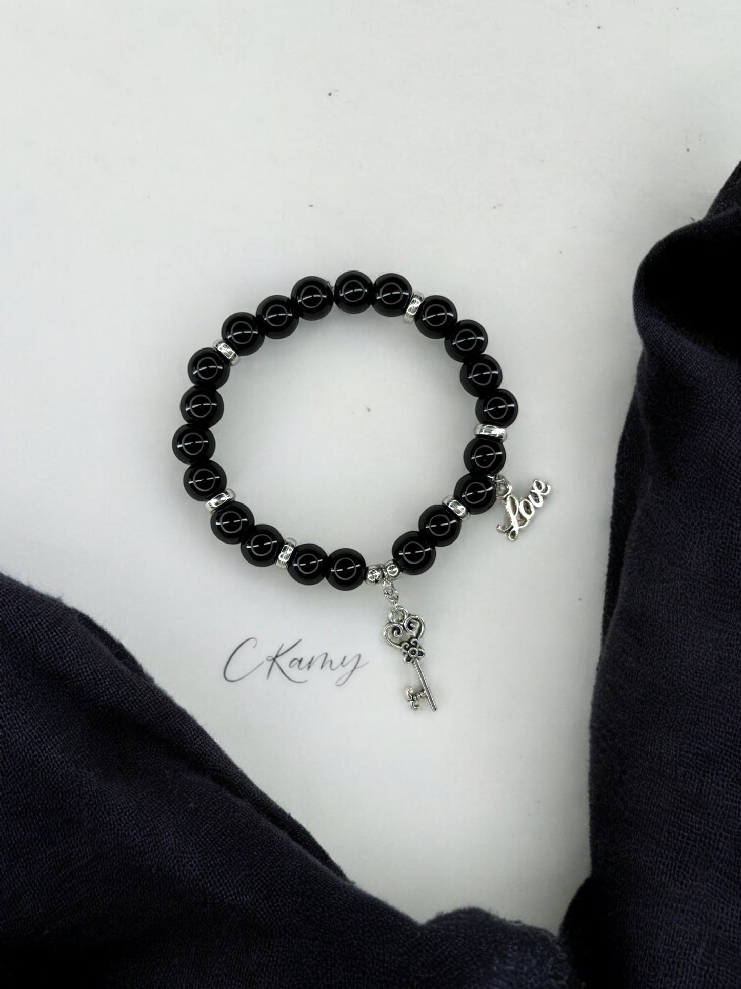 Bracelet femme perles de verre clé ancienne love argent noir