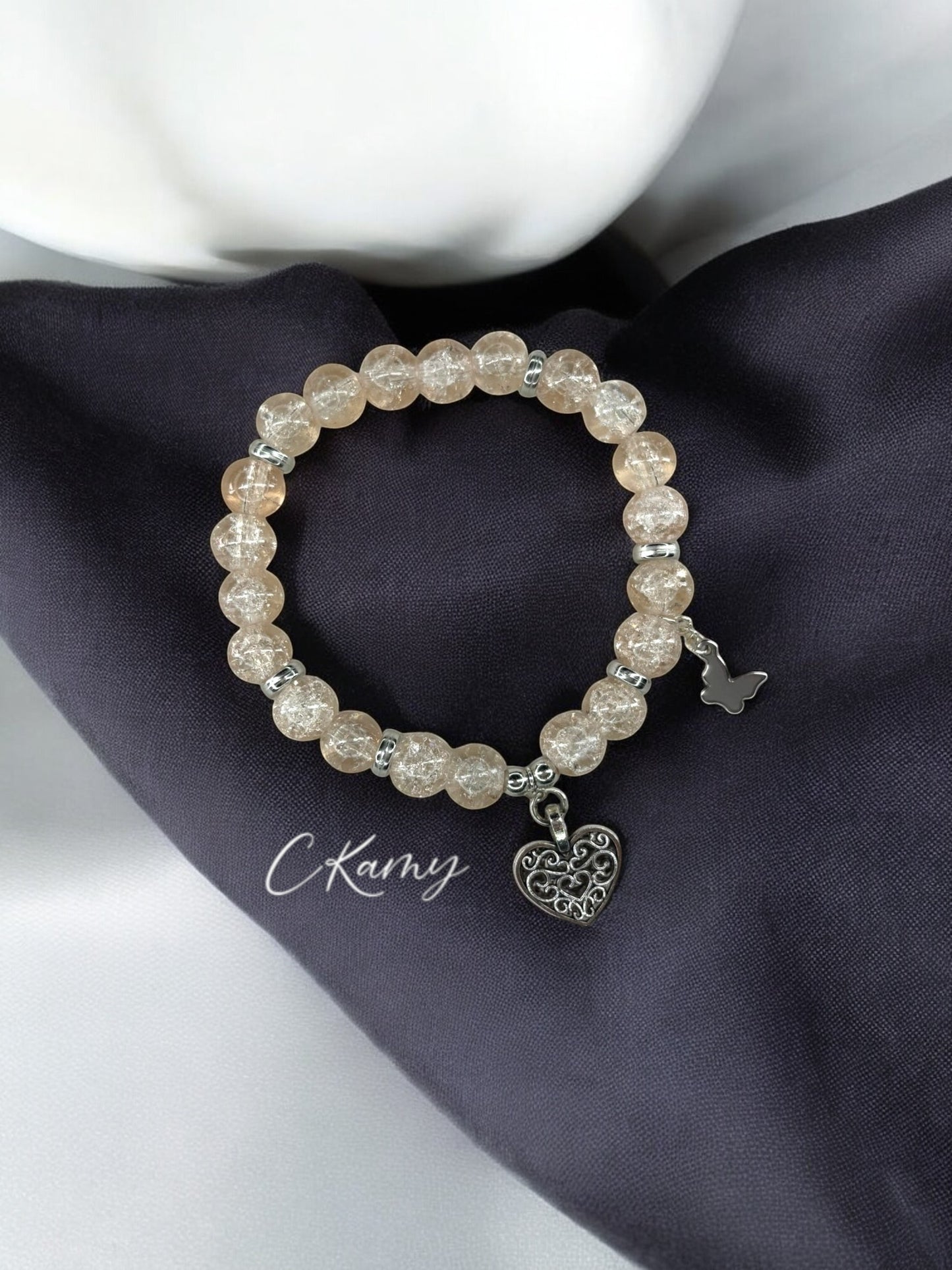 Bracelet femme perles de verre coeur ancien papillon argent beige craquelé