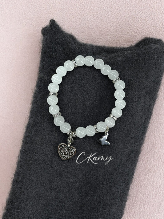 Bracelet femme perles de verre coeur ancien papillon argent blanc