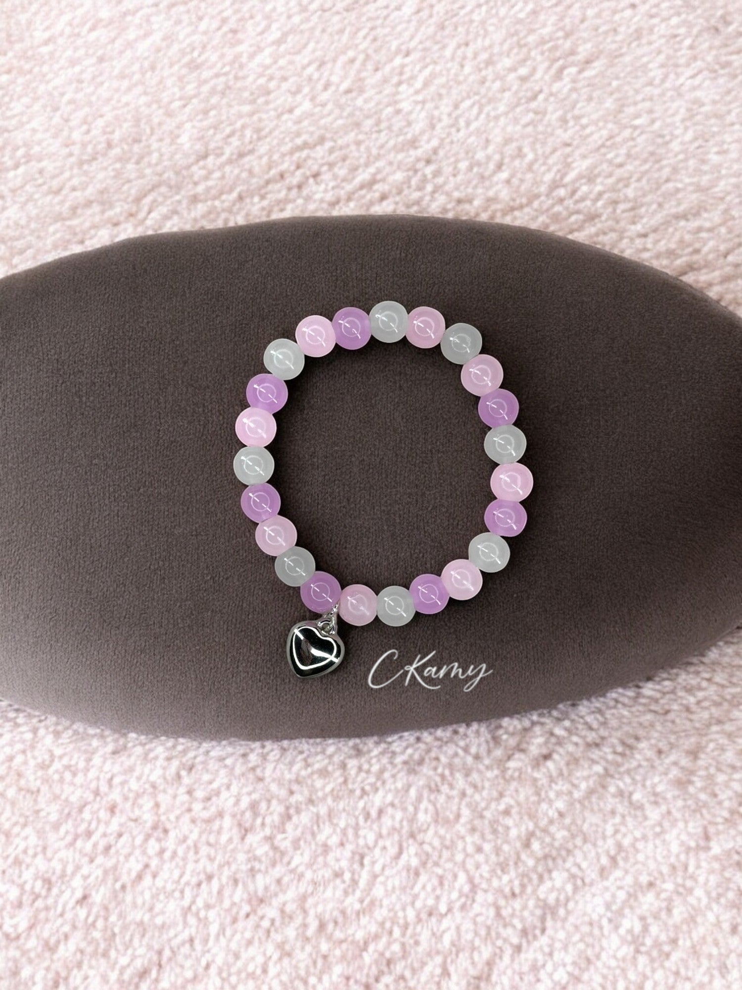 Bracelet femme perles de verre coeur bombé gris clair violet rose clair