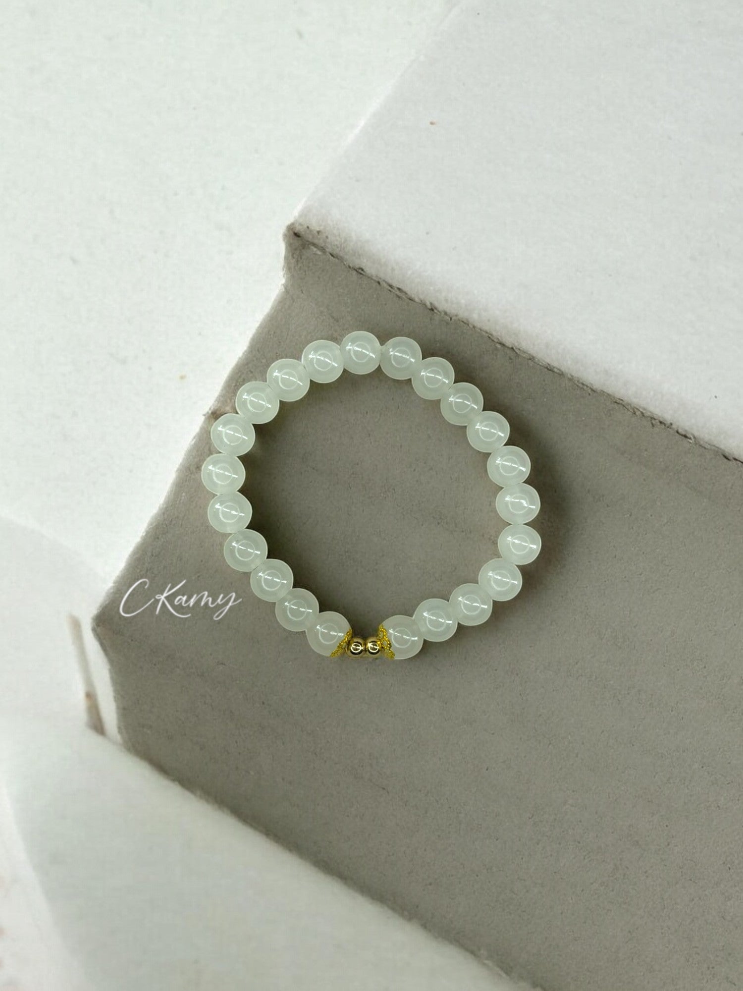 Bracelet femme perles de verre floral doré 4mm blanc grisé