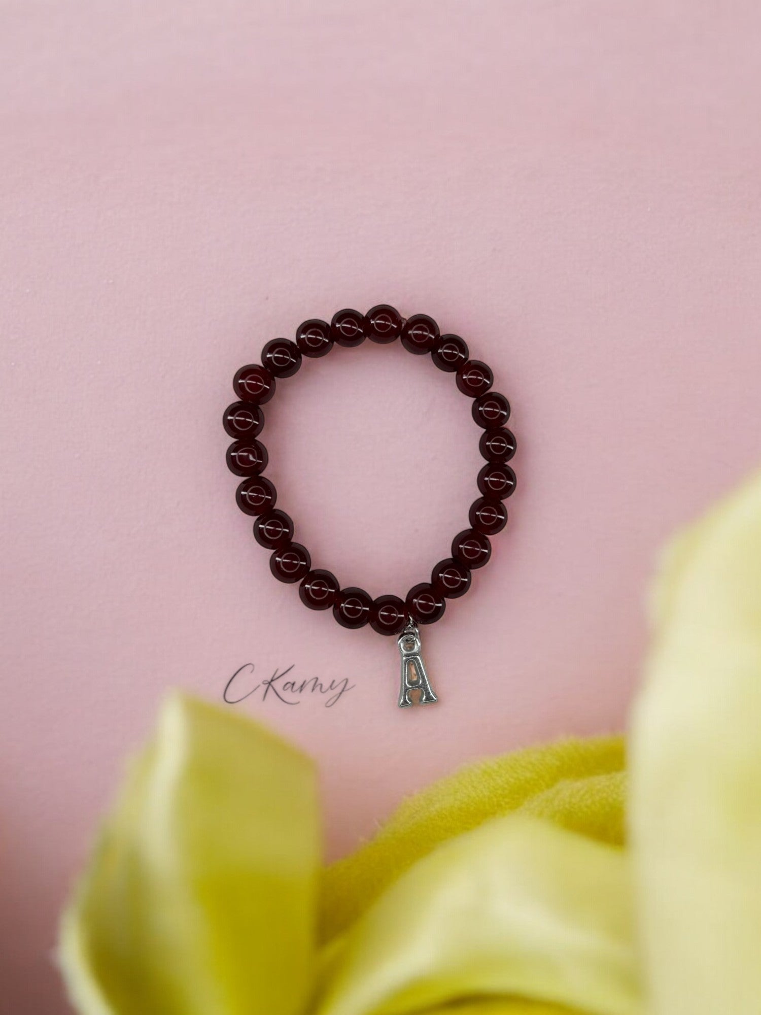 Bracelet femme perles de verre initiale argent bordeaux
