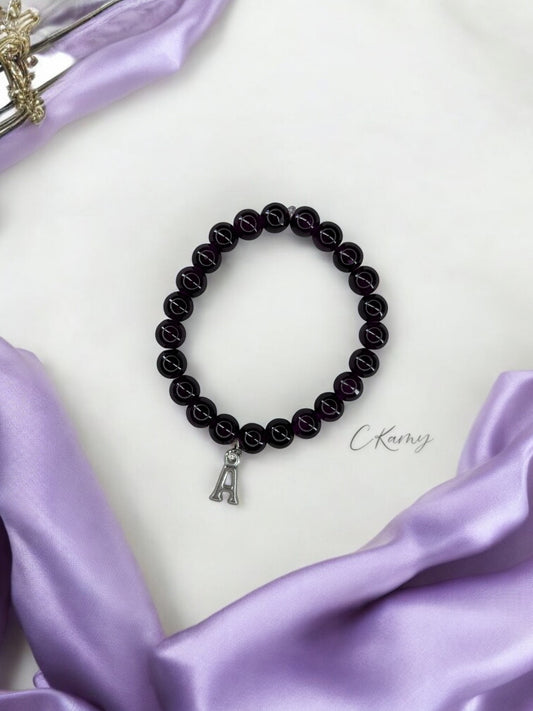 Bracelet femme perles de verre initiale argent prune