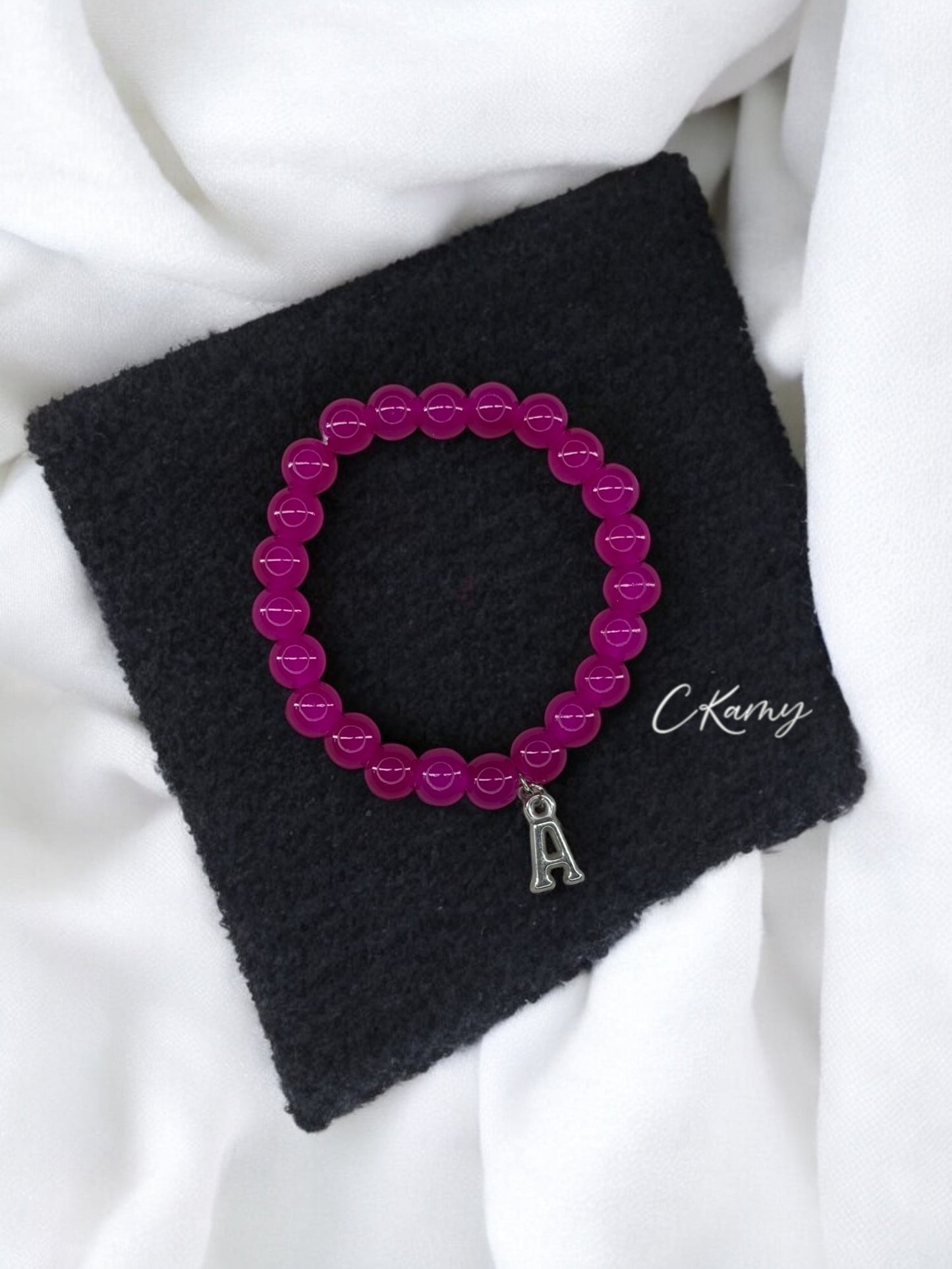 Bracelet femme perles de verre initiale argent rose cerise