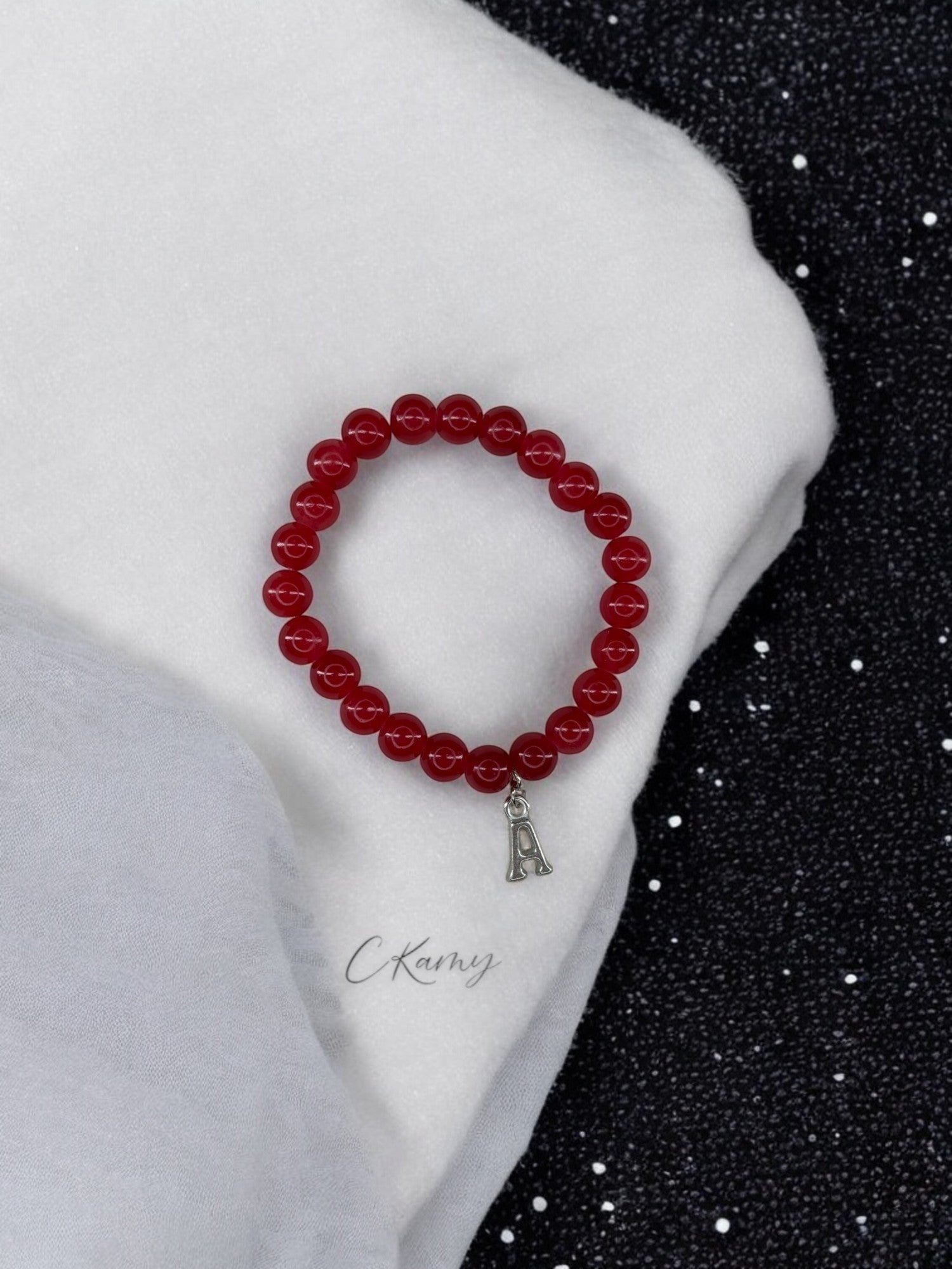 Bracelet femme perles de verre initiale argent rouge