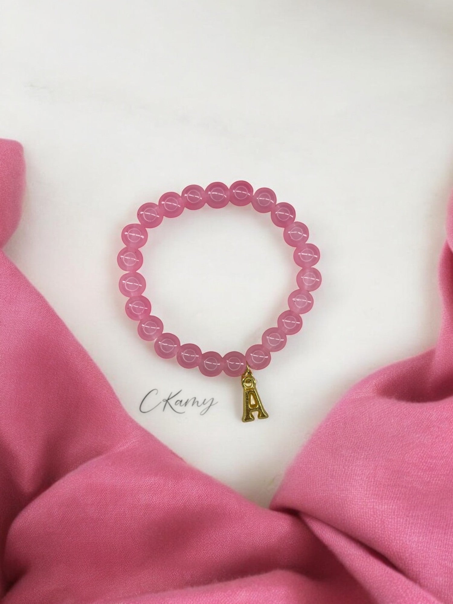 Bracelet femme perles de verre initiale doré rose saumon