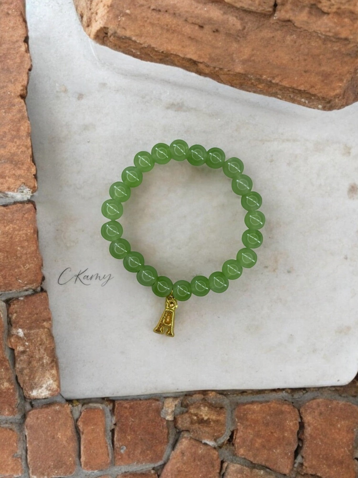 Bracelet femme perles de verre initiale doré vert