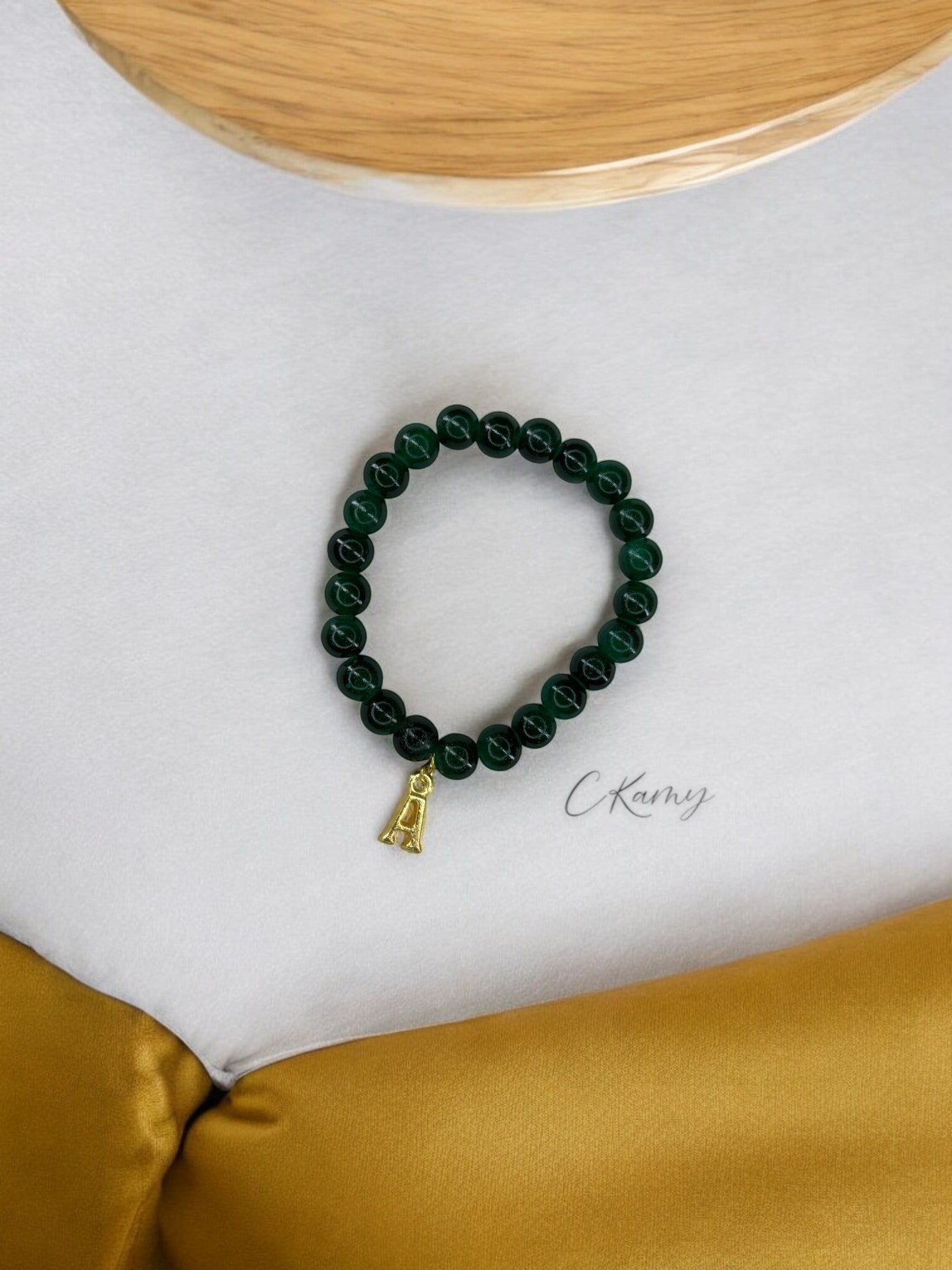 Bracelet femme perles de verre initiale doré vert bouteille