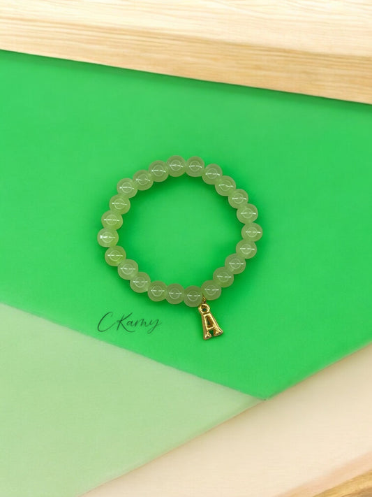 Bracelet femme perles de verre initiale doré vert clair