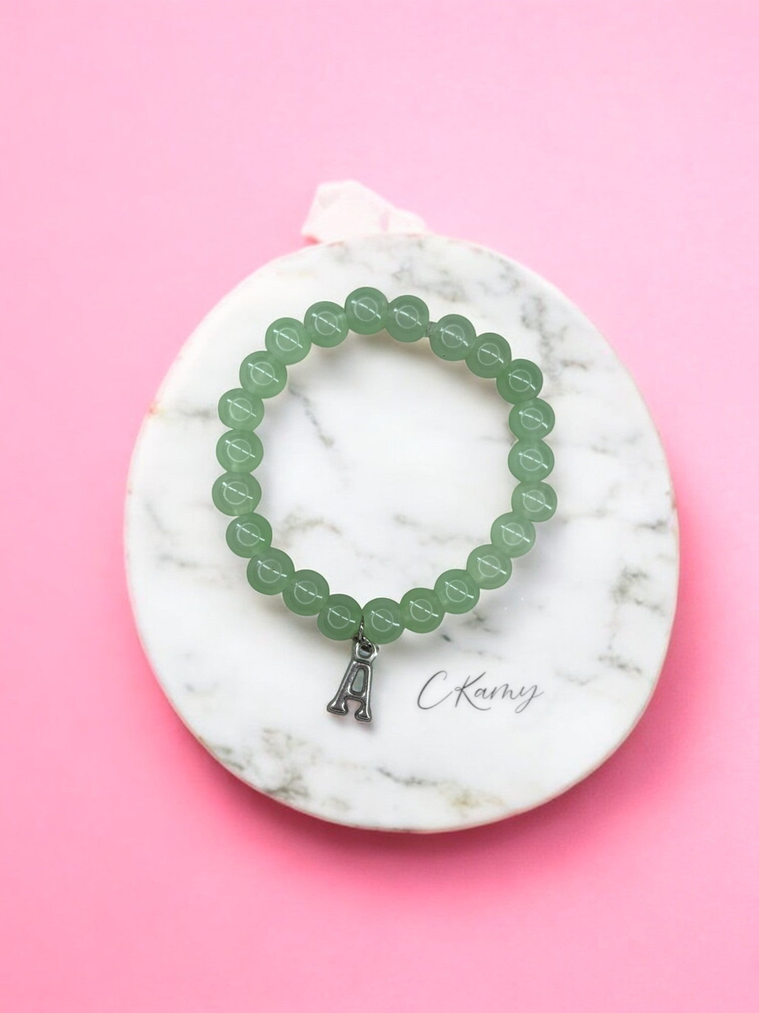 Bracelet femme perles de verre initiale doré vert d'eau